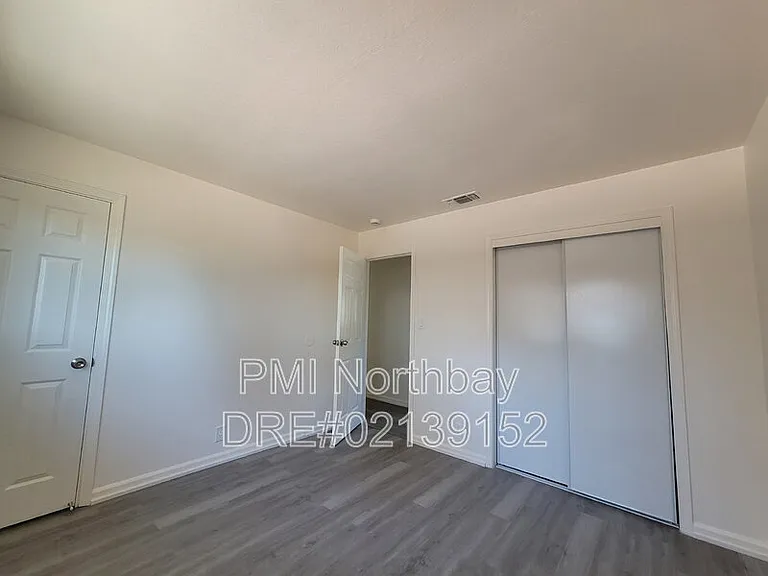 1325 Canterbury Dr — Photo 13