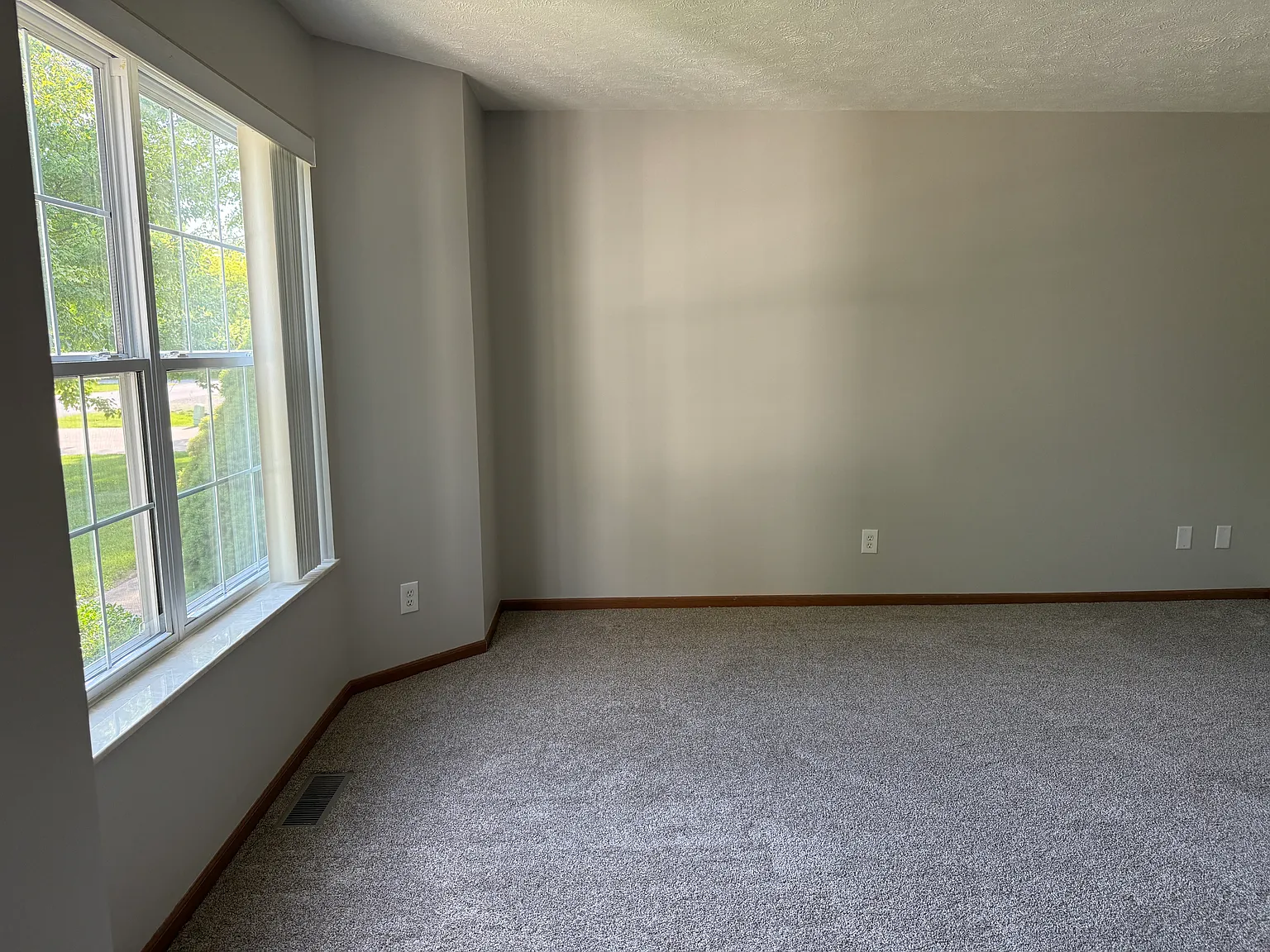 2 bed, 1.5 bath, 1000 sqft, $1,300 — Photo 3