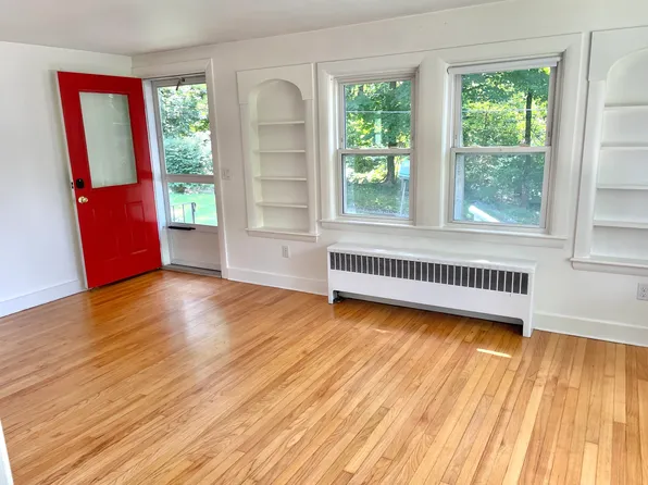 196 Beach St, North Kingstown, RI 02852