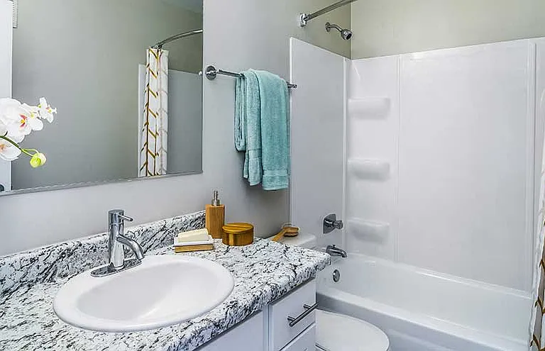 The Lakes at Fountain Square Apartment Homes — Photo 11