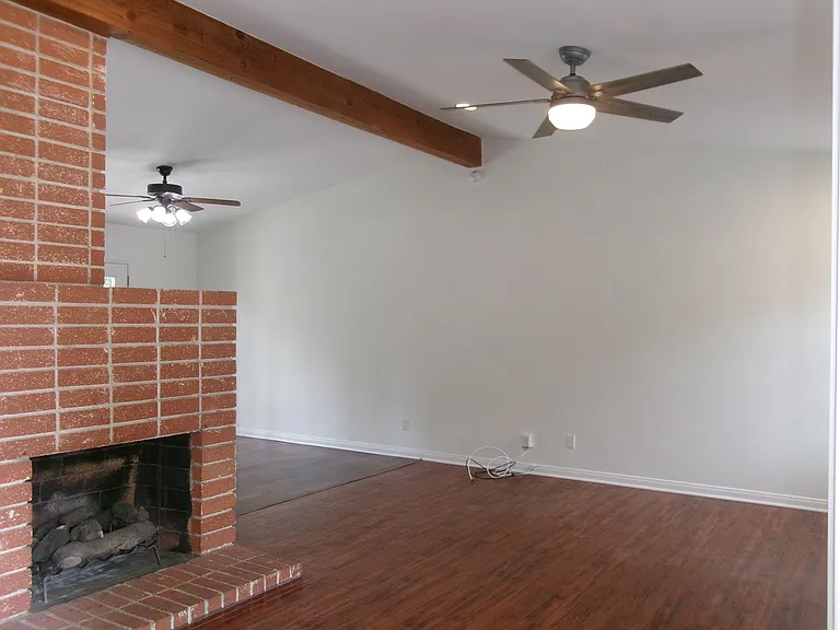 22942 Leadwell St — Photo 19