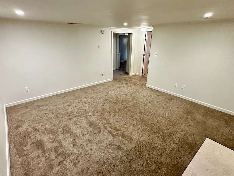 5411 N Oak St — Photo 13