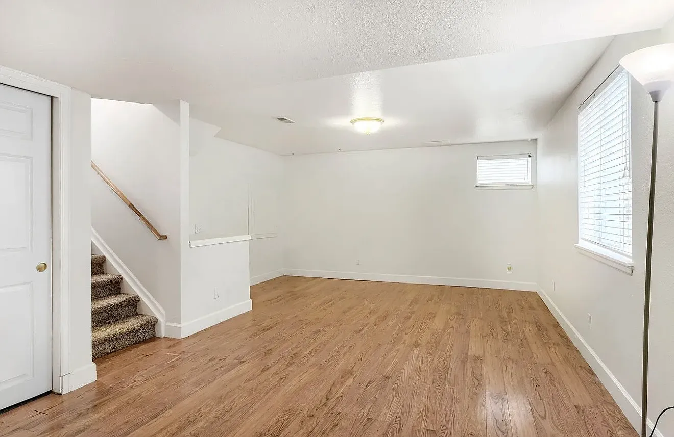 4 bed, 2001 sqft, $3,300 — Photo 3