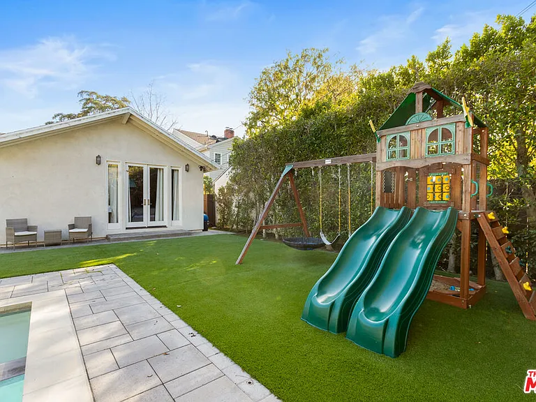 12419 Sarah St — Photo 3