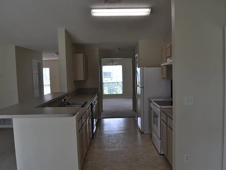 89 Berkshire Ln — Photo 8