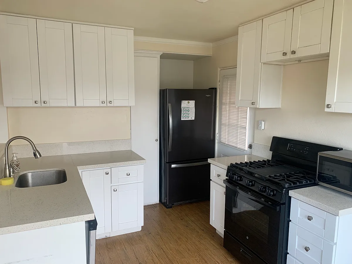 Kitchen - 4227 Pepper Dr