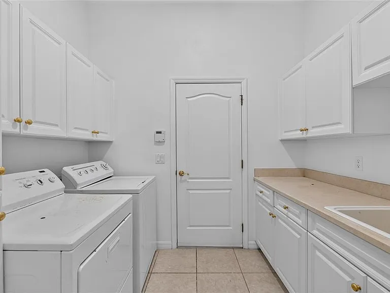 914 SW 83rd Ter — Photo 33