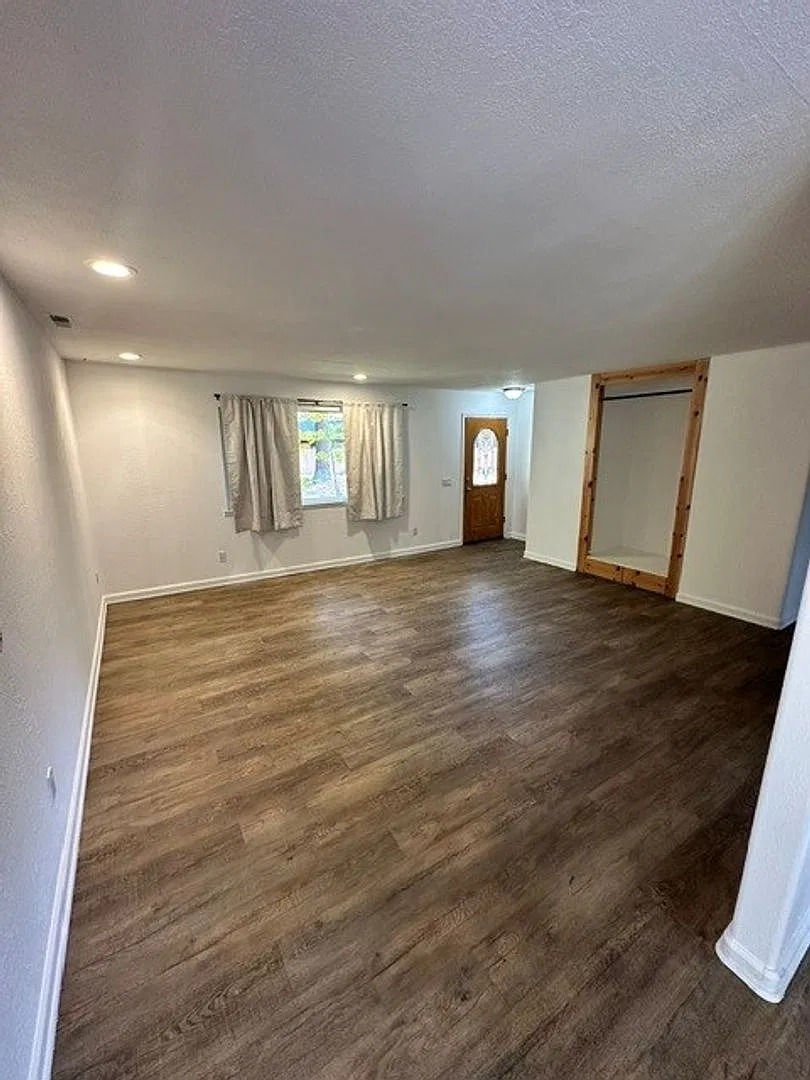 Lovely 3BD, pet friendly home with RV parking! — Photo 4