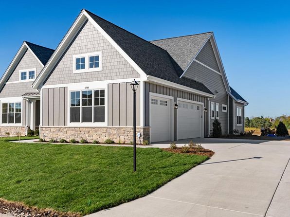 1748 North River CIRCLE, River Hills, WI 53217