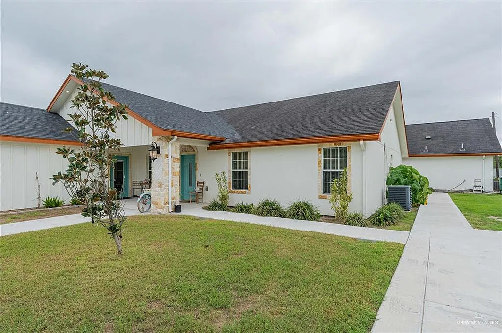 3 bed, 2.0 bath, 3264 sqft, $1,700 — Photo 1