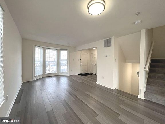3rd image of 707 Horse Chestnut Ct