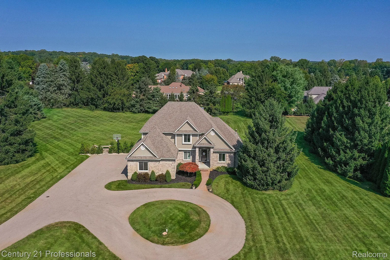 914 Shrewsbury Dr photo 1