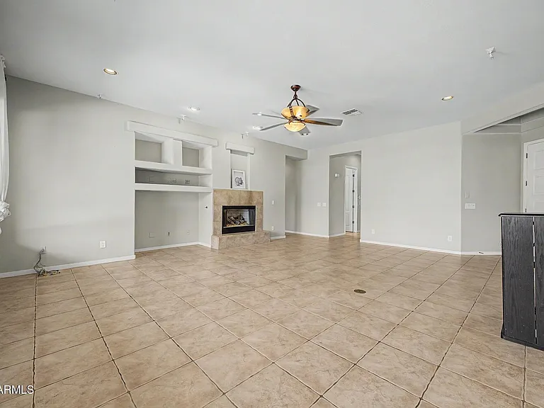 1902 E Desert Ln — Photo 12