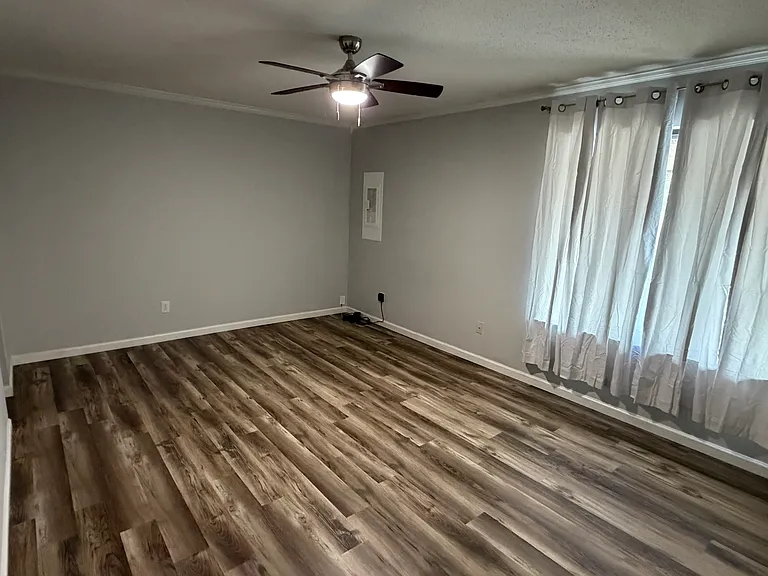 410 Abbotsleigh Ct — Photo 9