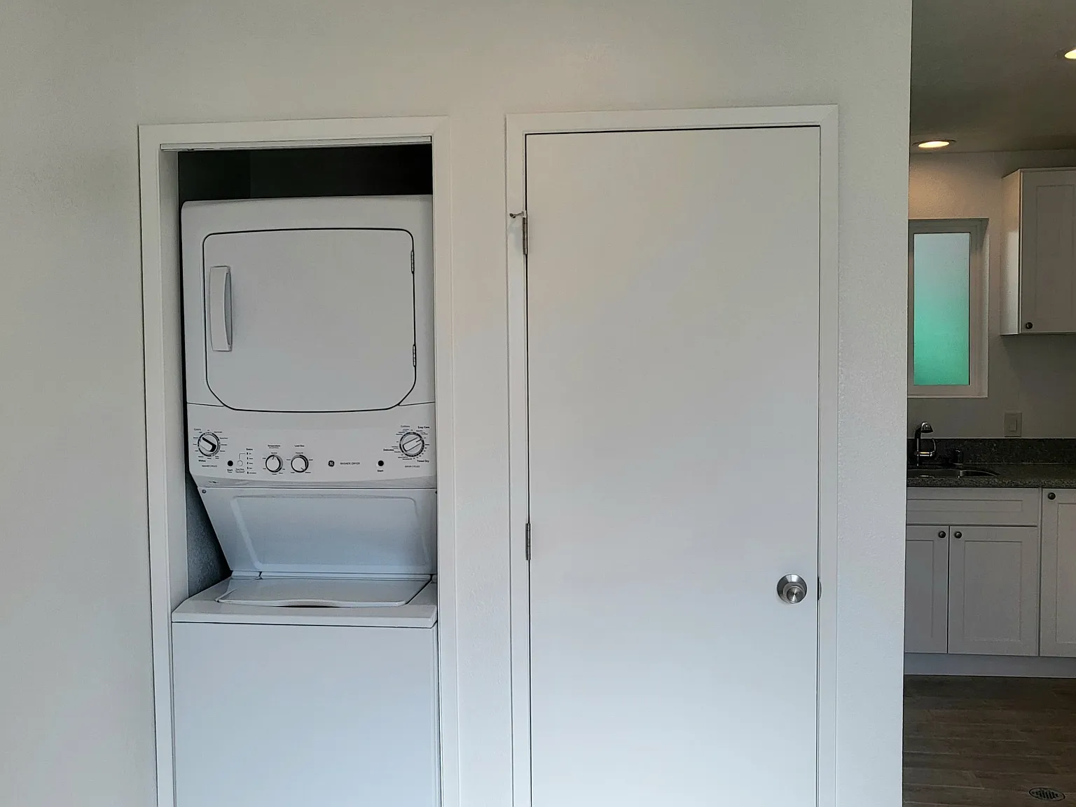 Studio, 281 sqft, $1,300 — Photo 4