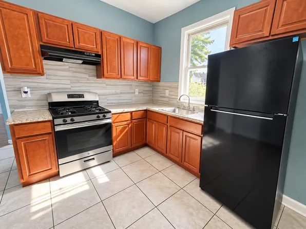 288 11th Ave APT 3, Newark, NJ 07103