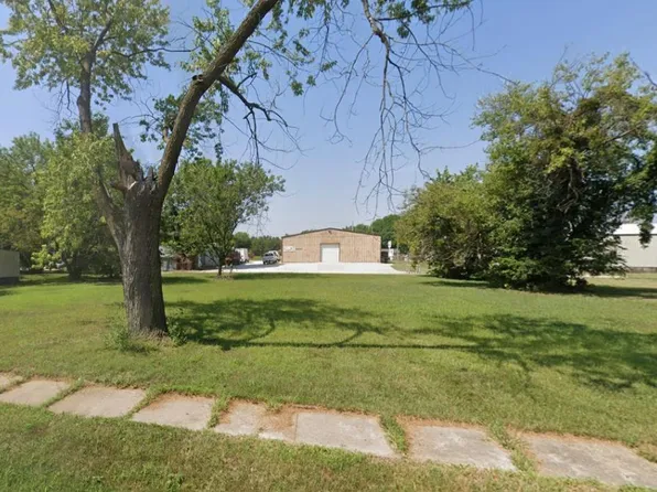 610 S Chestnut St, Iola, KS 66749