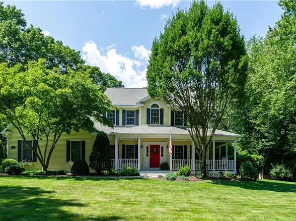 236 Woodridge Dr N, Saunderstown, RI 02874