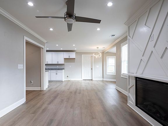 3rd image of 1915 Toole St