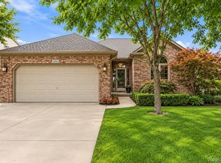 48851 Southway Dr, Macomb, MI 48044