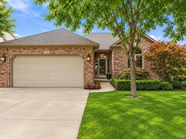 48851 Southway Dr, Macomb, MI 48044