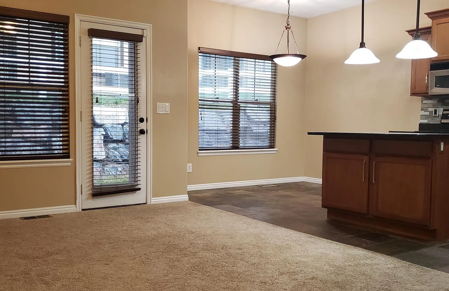 2 bed, 2.5 bath, 1212 sqft, $1,800 — Photo 4