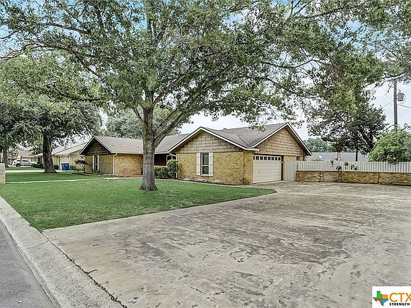 5th image of 421 W Tanglewood Dr