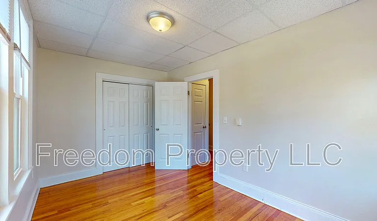242 N Main St — Photo 10