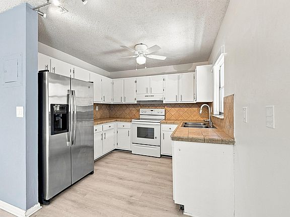 5th image of 4408 NW 4TH Avenue