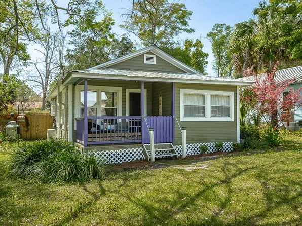 106 9th St, Apalachicola, FL 32320