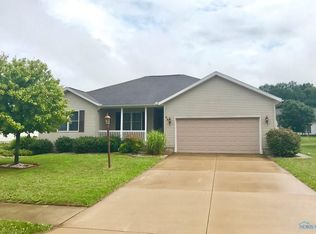 65 Whitney Dr, Fremont, OH 43420