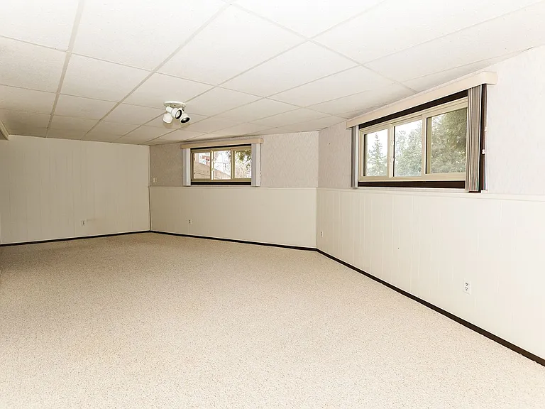 601 W Interstate Ave — Photo 34