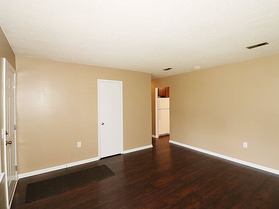 3rd image of 114 Briarwood Dr