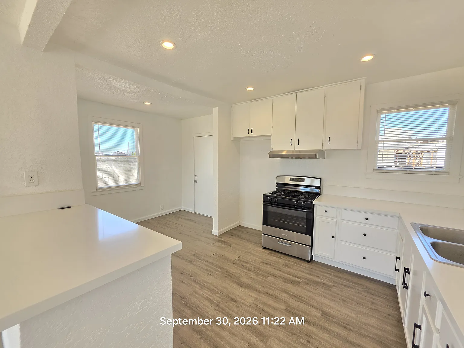 2 bed, 1.5 bath, 1038 sqft, $1,600 — Photo 4