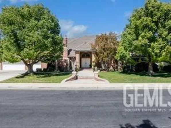 9100 Chartres Ln, Bakersfield, CA 93311