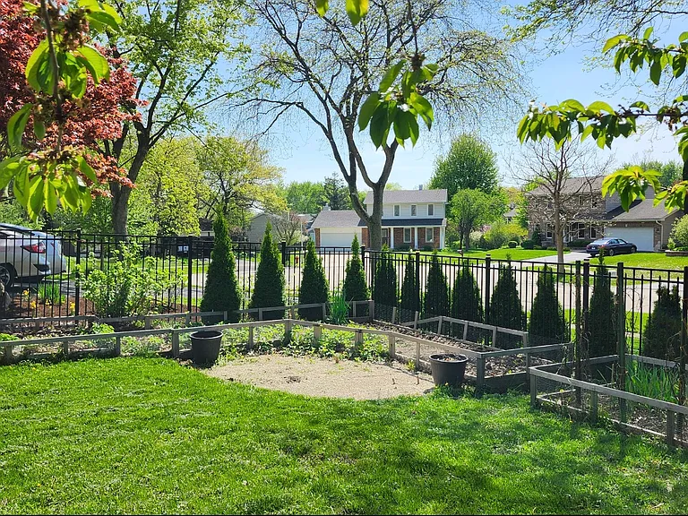 301 Oakbrook Ct — Photo 27