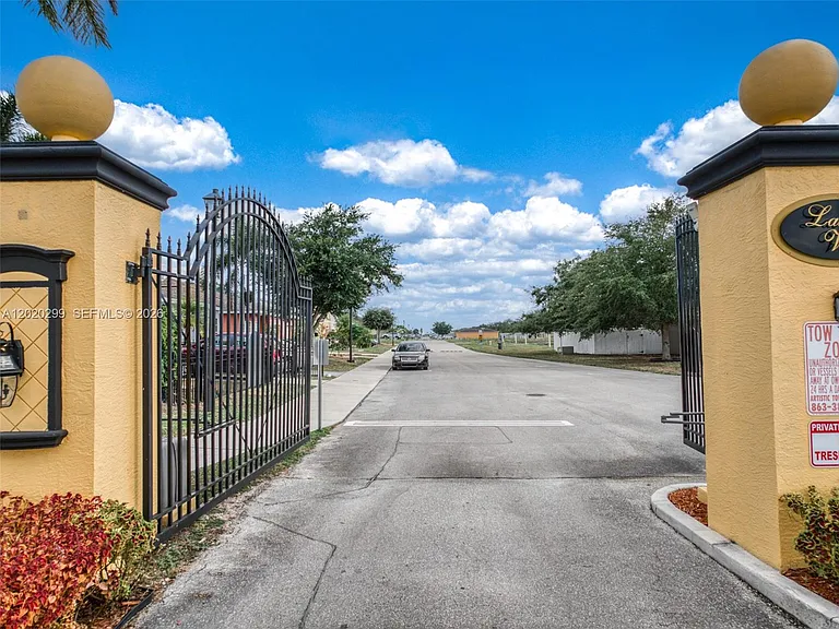 1407 Las Villas Blvd — Photo 25