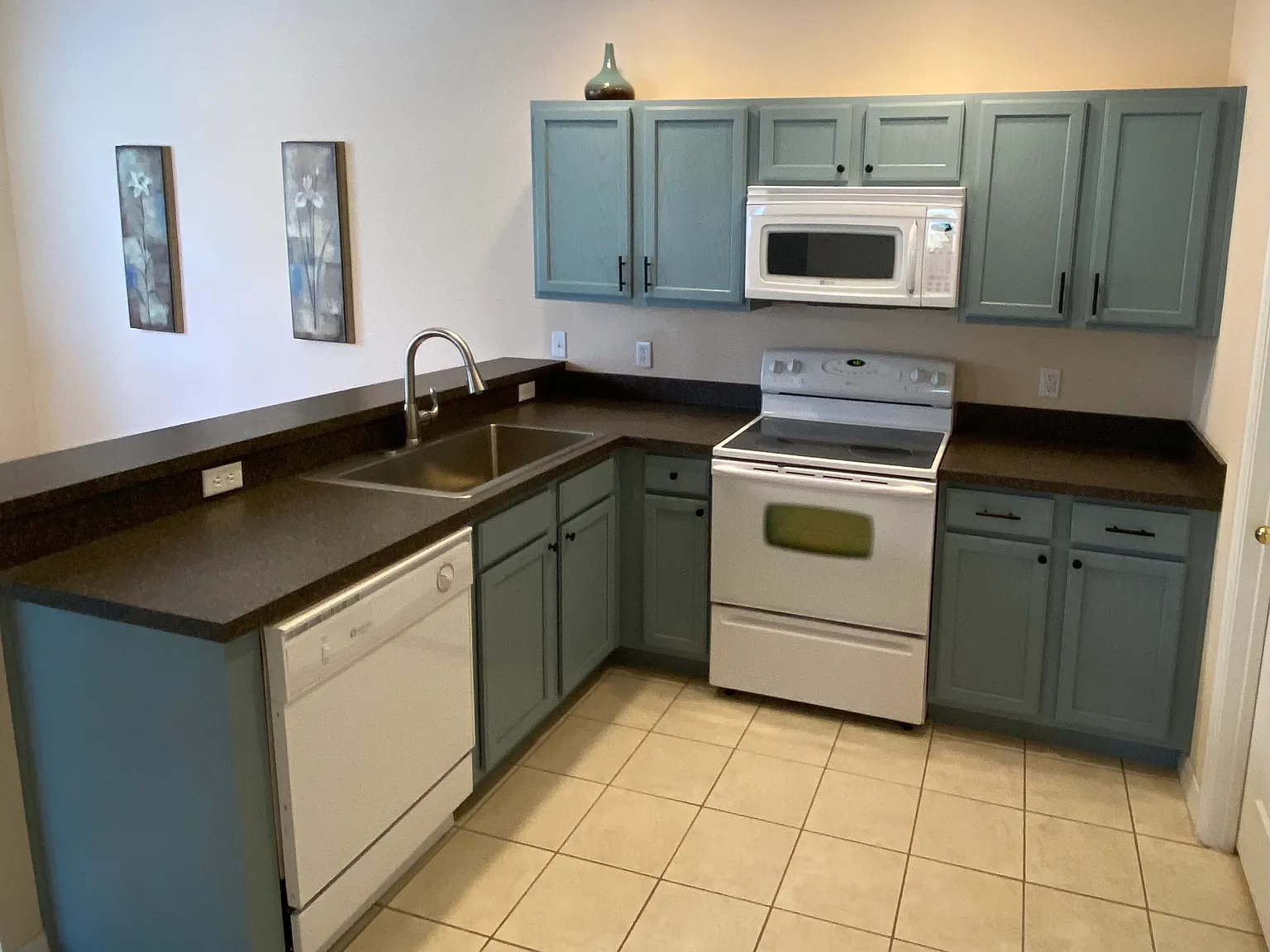 208 Hammock Ct — Photo 3