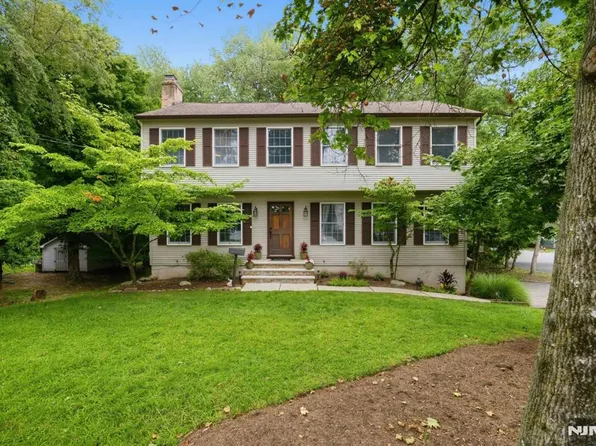 557 Westwood Ave, River Vale, NJ 07675