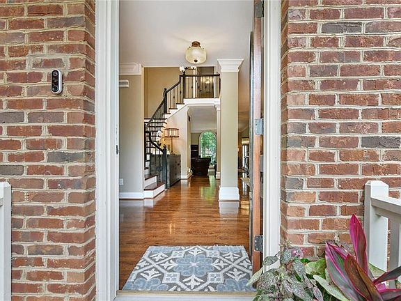 5th image of 2590 Club Springs Dr