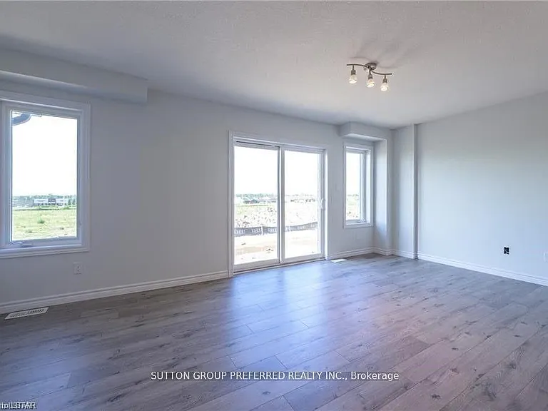 375 Kennington Way — Photo 11