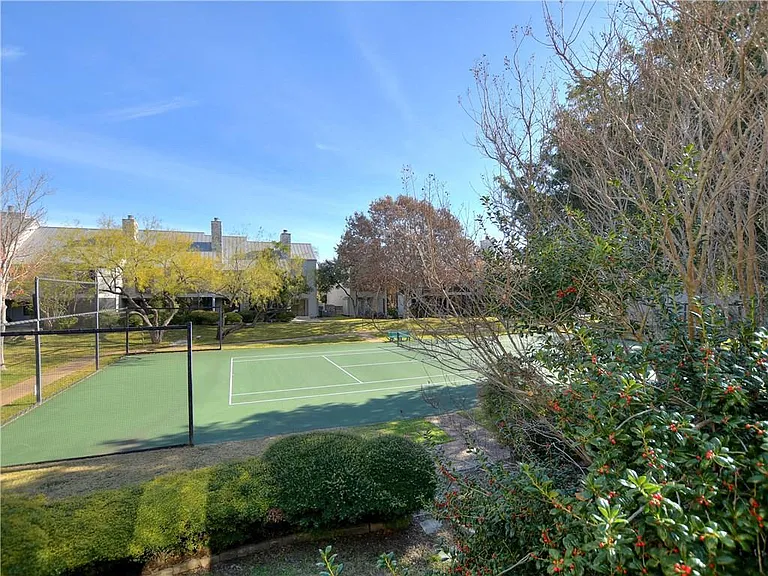 120 World Of Tennis Sq — Photo 25