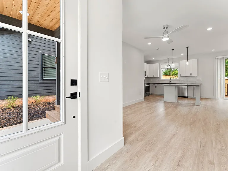 323 Wilkins St — Photo 2
