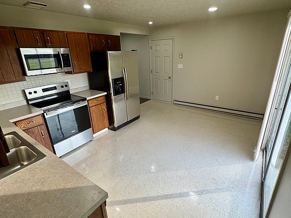 5th image of 170 Hitchcock Ct S
