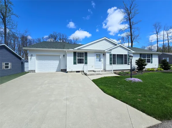 5461 Champagne Ctr, Girard, PA 16417