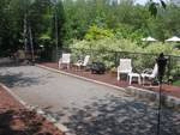 Bocce ball & Horse shoe pit