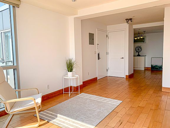 3rd image of 2620 21st St APT 902