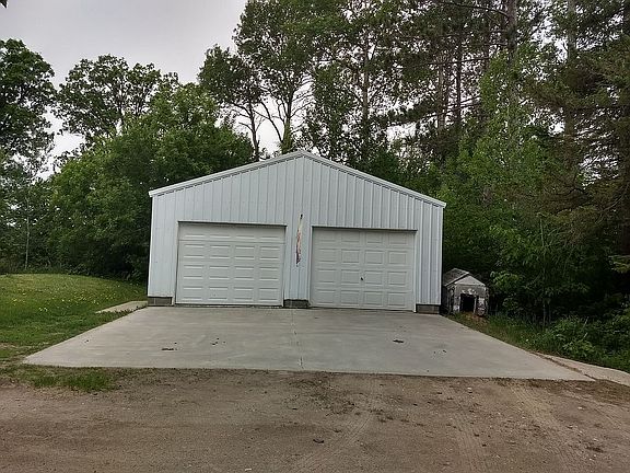 Detached garage