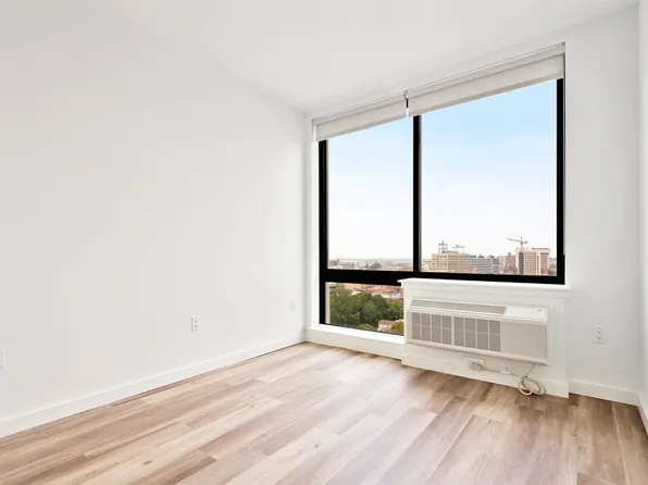 55 Jordan Avenue image 2 of 28