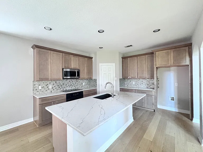 6504 Diamond Dr — Photo 9
